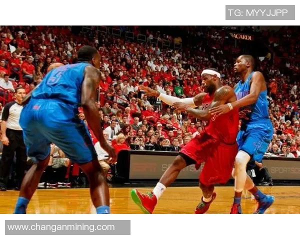 76足球球星闪耀赛场再创辉煌引领团队走向巅峰之路