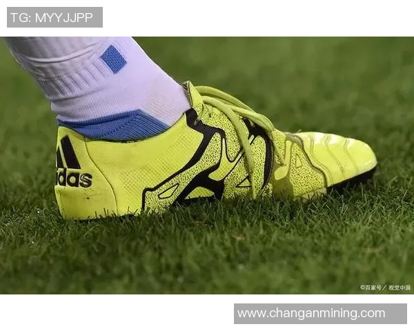 球星穿的是铁钉足球鞋吗解析不同类型足球鞋对运动表现的影响