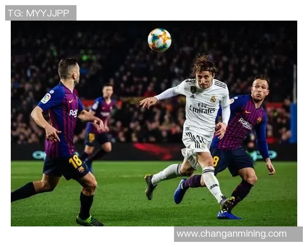 皇家马德里足球明星高清图集展现球场风采与荣耀时刻