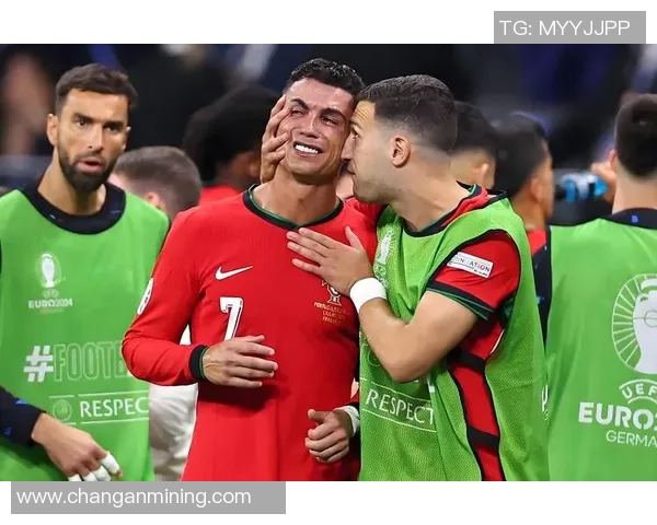 聚焦足球巨星亲人生活展现赛场背后的温情与力量 聚焦足球巨星亲人生活展现赛场背后的温情与力量